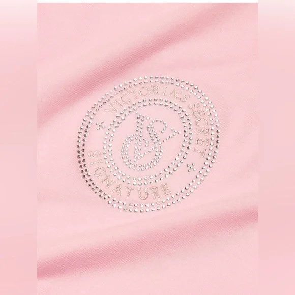 VICTORIA SECRET FAUX FUR TOTE,COZY FLEECE BLANKET,T-JAMA  WITH PINK STRIPE - Picture 8 of 12